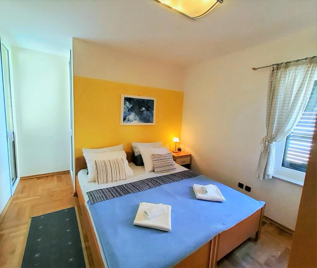 Apartments Petra I Karlo Turanj Cameră foto