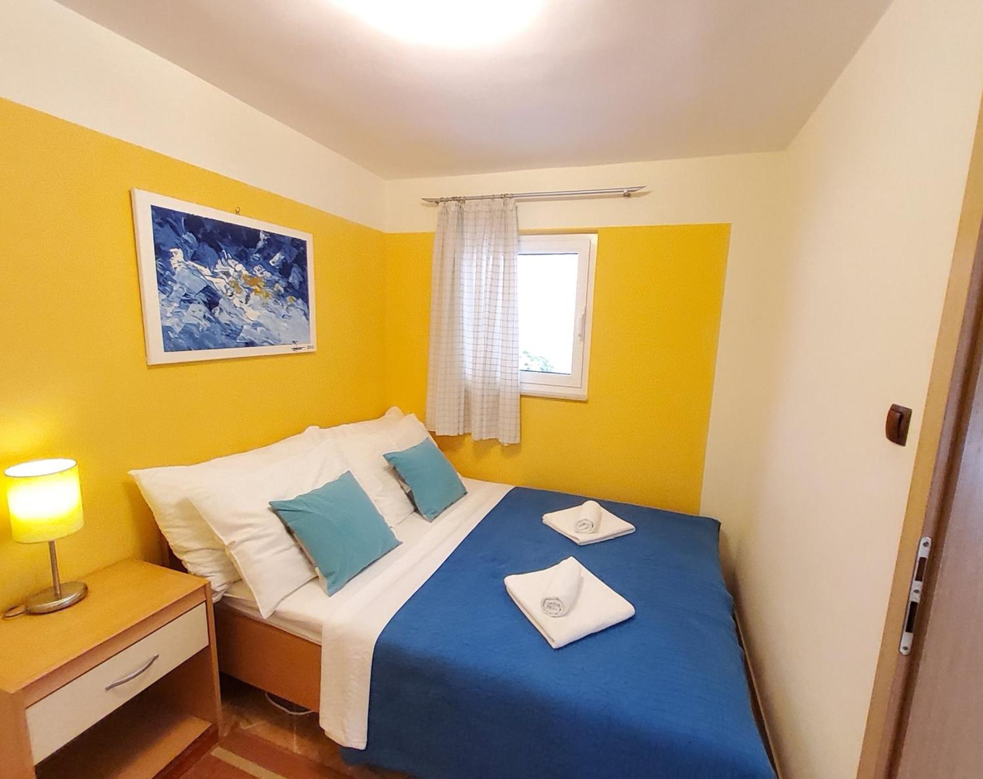 Apartments Petra I Karlo Turanj Cameră foto